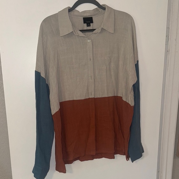 Colorblock Button-Up Shirt - Picture 4 of 4